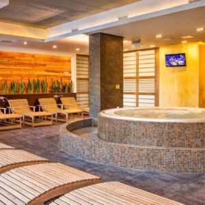 Sárvár v Hotelu Bassiana **** se snídaní či polopenzí, neomezeným wellness a vstupem do termálů + procedury