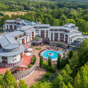 Hévíz: Luxusní pobyt v 5* Lotus Therme Hotelu & Spa s polopenzí, termálním wellness a saunovým světem