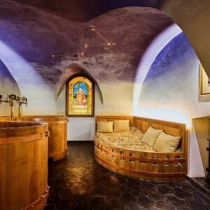 Praha u Pražského hradu ve Chateaux Spa Beerland® s neomezenou konzumací piva a pivní koupelí v dubové kádi