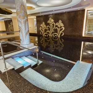 Karlovy Vary exkluzivně v centru: 4* Spa Hotelu IRIS s neomezeným wellness, bazénem, procedurami a polopenzí