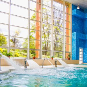 Konstantinovy Lázně: Hotel Jirásek *** s bazénem, solnou jeskyní, procedurami a polopenzí + kulturní akce