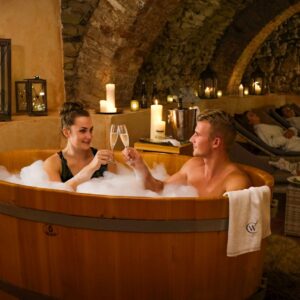 Pobyt u Luhačovic: Zámek Wichterle – Hotel a pivní lázně **** s polopenzí, pivní relaxační procedurou + káva