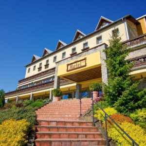 Kysucké Beskydy v Hotelu Husárik **** s regionální polopenzí, ochutnávkou domácích piv a sýrů + jeskynní bazén