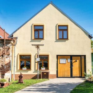 Jižní Morava: Valtice pouhých 550 m od zámku v Penzionu Alenka se snídaní, degustací vína a welcome drinkem