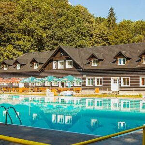 Těšínské Beskydy: Hotel Stará Ameryka *** s polopenzí, největší dětskou hernou v kraji a slevou na koupaliště