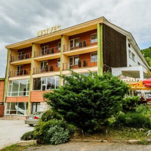 Slovensko přímo u vodní nádrže Ružín a 25 km od Košic v Penzionu Sivec se snídaní či polopenzí