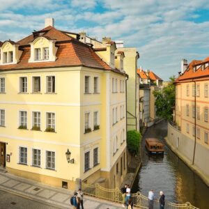 Praha přímo v centru nedaleko Karlova mostu v Hotelu Čertovka **** se snídaněmi, vínem a mísou ovoce