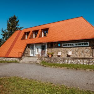 Národní park Šumava v Hotelu Vintíř se snídaní či polopenzí, láhví vína a vstupem do Horské synagogy