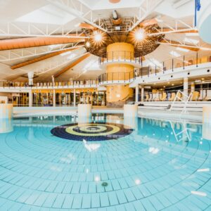 Sárvár: VitalMED Hotel **** propojený s lázněmi s neomezeným vstupem do termálních bazénů a saun + polopenze