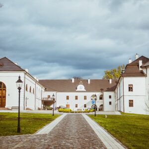 CHKO Ponitří v Chateau Appony **** s polopenzí, wellness s panoramatickým bazénem a historickou knihovnou