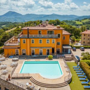 Itálie v Hotelu Fortebraccio *** se snídaní či polopenzí, venkovním bazénem, zapůjčením kol + možnost wellness