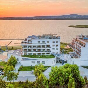 Maďarsko: Dovolená u jezera Velence ve Vital Hotelu Nautis ****+ s dvoupatrovým wellness a polopenzí + herna