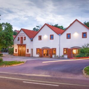 Jižní Morava: Penzion a vinařství Dobrovolný se snídaní nebo polopenzí a malou láhví vína + možnost degustace