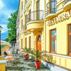 Karlovy Vary v centru: 4* Hotel Jean de Carro se snídaní či polopenzí a neomezeným wellness + masáž a sleva