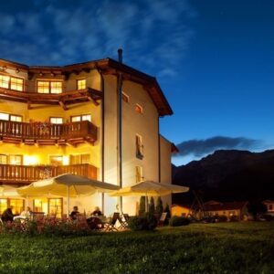 Salcbursko v Hotelu Saliter Hof **** s polopenzí, venkovním koupáním a wellness se 4 druhy saun + lekce jógy