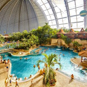 Německo: Exotický ráj Tropical Islands se snídaní, pláží, atrakcemi a vnitřními i venkovními bazény neomezeně