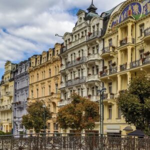 Poznávání Karlových Varů s polopenzí pro dva a hotel na kolonádě