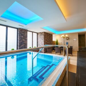 Mariánské Lázně: Luxusní Hotel Queens **** s neomezeným wellness centrem (bazén, vířivka, sauny) a polopenzí