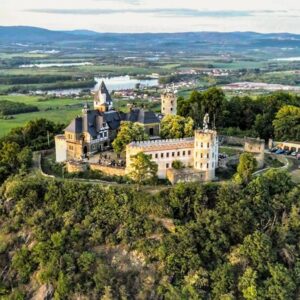 Teplice a České středohoří blízko ski areálů: Pobyt na historickém Hradě Doubravka + úschovna lyží a parkování