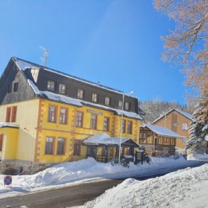 Krkonoše: Janské Lázně u sjezdovek a Stezky korunami stromů v Penzionu Adélka *** se snídaní/polopenzí + sauna