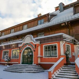 Alpy 300 m od skiareálu v Hotelu Tauplitzerhof *** se snídaní či polopenzí,  hernou, saunami a slevovou kartou