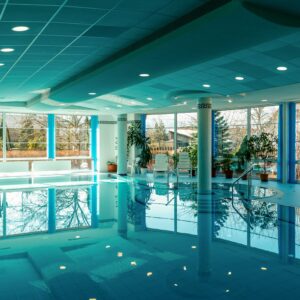 Pobyt u ski areálu v Yura Hotelu Čeladná s polopenzí, neomezeným wellness a fitness + dětský koutek a slevy