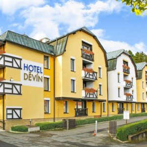 Mariánské Lázně: Pobyt ve Spa Hotelu Děvín **** se snídaní či polopenzí, saunou a vstupenkou do parku miniatur