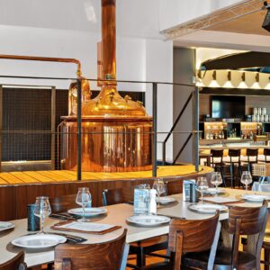 Hesensko: Pobyt blízko letiště v Hey Lou Hotelu Frankfurt Airport se snídaní + welcome drink či ochutnávka piv