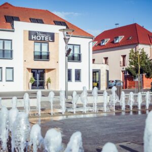 Sárvár v blízkosti termálních lázní: Hotel Viktória Sárvár ***+ se snídaní/polopenzí a neomezeným wellness
