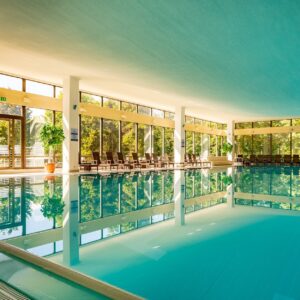 Dovolená blízko pláže a jezera na ostrově Rujána: Cliff Hotel Rügen se snídaněmi, krytým bazénem a saunami