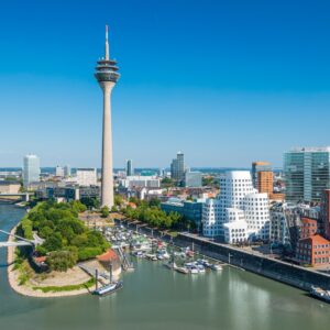 Německo: Pobyt v Hotelu Hilton Düsseldorf jen pár kroků od Rýna a blízko centra + snídaně formou bufetu