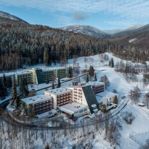 Hrubý Jeseník: Resort Dlouhé Stráně ***superior v Dolní budově se snídaní/polopenzí + možnost wellness