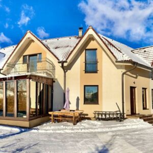 Národní park Vysoké Tatry blízko ski areálů: Nová Lesná ve Vile Lesana se snídaní + víno a sleva do aquaparku