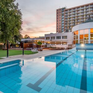 Lázně Hajdúszoboszló: Relaxace v Hotelu Barátság *** s termálním wellness s bazény + polopenze