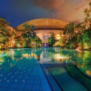 Zábava i relaxace v největších lázních na světě: Vstup do Therme Erding (185 000 m²) a prémiové ubytování