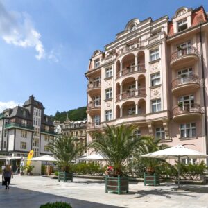 Karlovy Vary: Art Deco WOLKER **** s neomezeným wellness, až 6 procedurami a polopenzí + dítě do 12 let zdarma