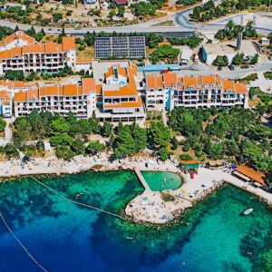 Chorvatsko jen 100 m od moře v Hotelu Zagreb *** s plnou penzí, bazény, saunou a animacemi + dítě zdarma