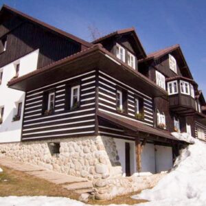 Krkonoše: Pobyt v Chatě pod Lipami s polopenzí, slevou na saunu a lyžařským vlekem zdarma (jen 200 m od chaty)