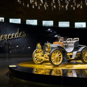 Poznejte historii i budoucnost automobilů: Návštěva Muzea Mercedes-Benz ve Stuttgartu + prémiové ubytování