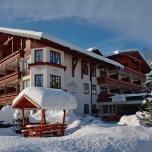 Údolí Allgäu u ski areálů: Königshof Hotel Resort - Adult Only ****+ s polopenzí, wellness (2500 m²) a zážitky