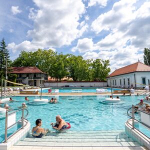 Maďarsko: Centrum Egeru v Hotelu Unicornis *** s polopenzí a vstupem do termálních lázní + nápoje a slevy