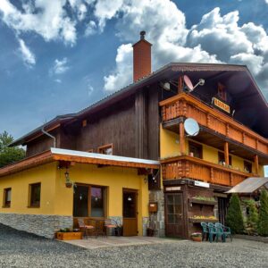 Belianské Tatry 2,3 km od ski areálu: Ždiar v Penzionu Havran se snídaní + vířivka a vyžití