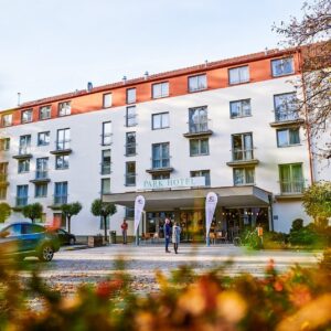 Hluboká nad Vltavou u zámku: LH Parkhotel Hluboká **** se snídaní nebo polopenzí a vstupem do wellness centra