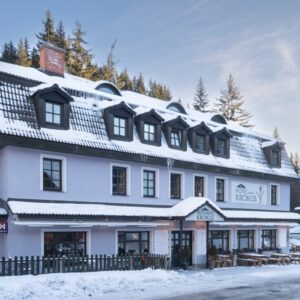 Pec pod Sněžkou jen 1,4 km od sjezdovky v Hotelu Krokus *** se snídaní nebo polopenzí a welcome drinkem