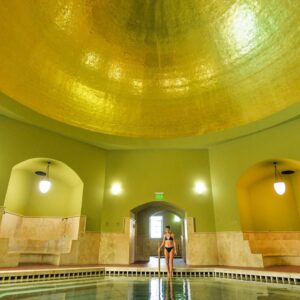 Eger v blízkosti termálů v Penzionu Indium City se snídaněmi formou bufetu a vstupenkou do Tureckých lázní