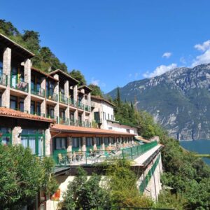 Itálie 800 m od Lago di Garda: Hotel La Limonaia *** s polopenzí, vnitřním i venkovním bazénem + sleva na golf