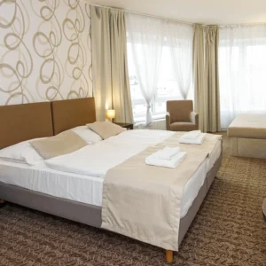 Pobyt v Benešově se snídaněmi i adventure golfem