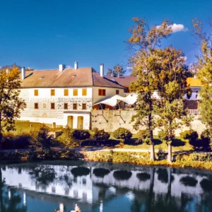 Pobyt v historickém sídle: snídaně či polopenze a wellness