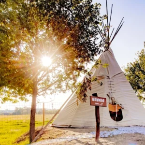 Pobyt v teepee v indiánské vesnici: snídaně a safari jízda