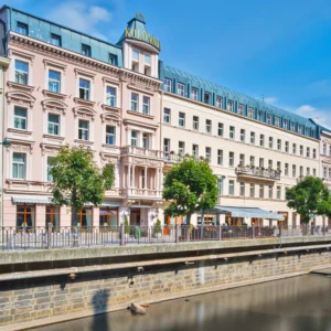 Pobyt ve Varech: polopenze, wellness i procedury